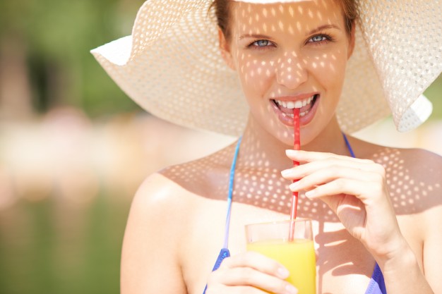 woman-drinking-a-juice-in-summer_1098-20
