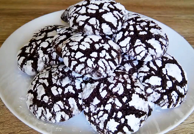Шоколадное печенье Мраморное с трещинками